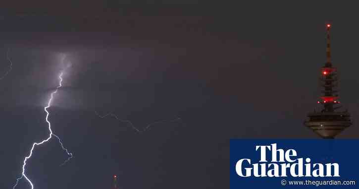 Planet’s atmosphere breaks record for water vapour levels increasing risk of extreme heat and rainfall