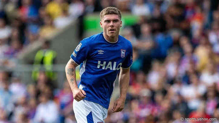 Davis 'should be wing-back' - Wark