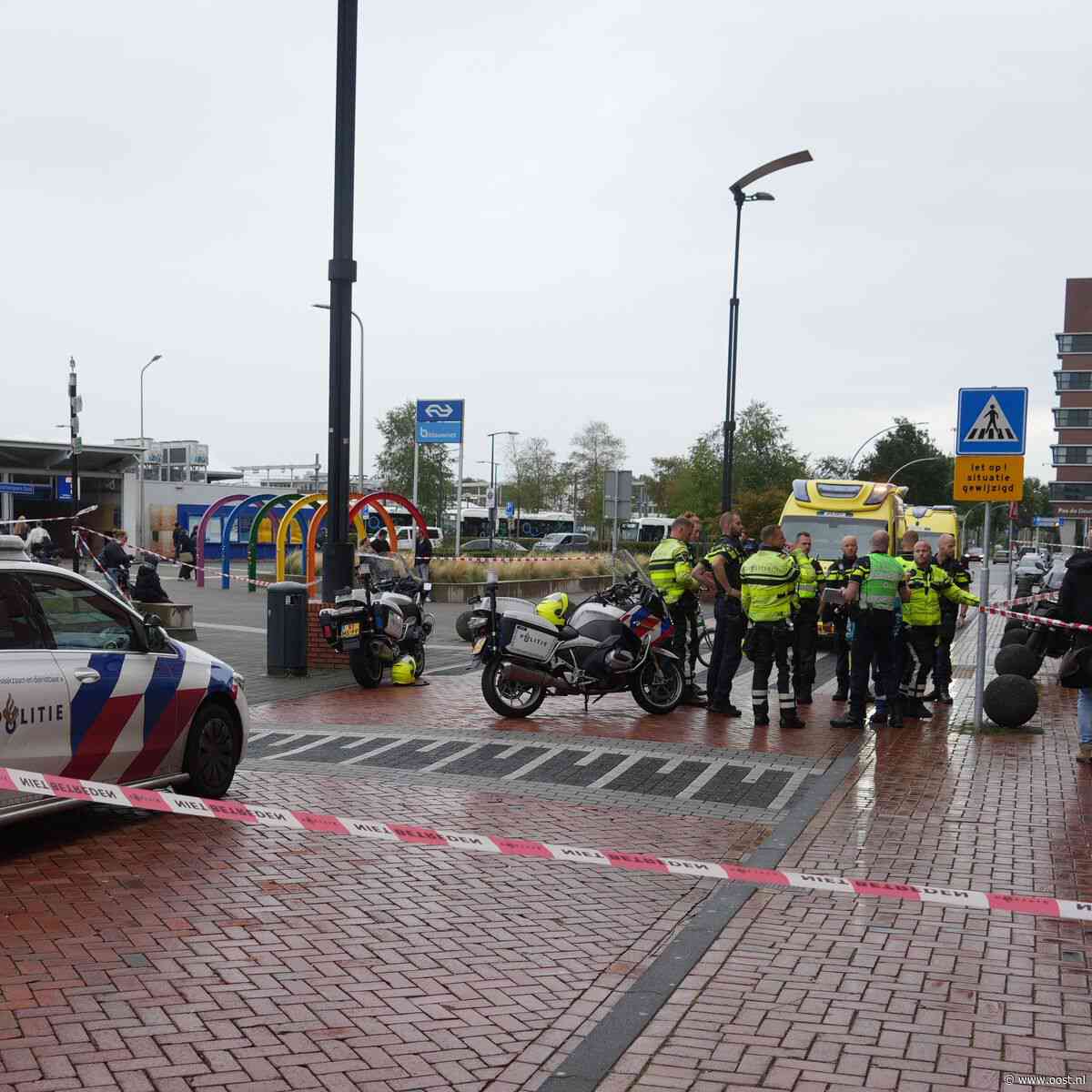Fietsster botst op politiemotor in Zwolle