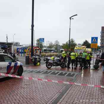 Fietsster botst op politiemotor in Zwolle