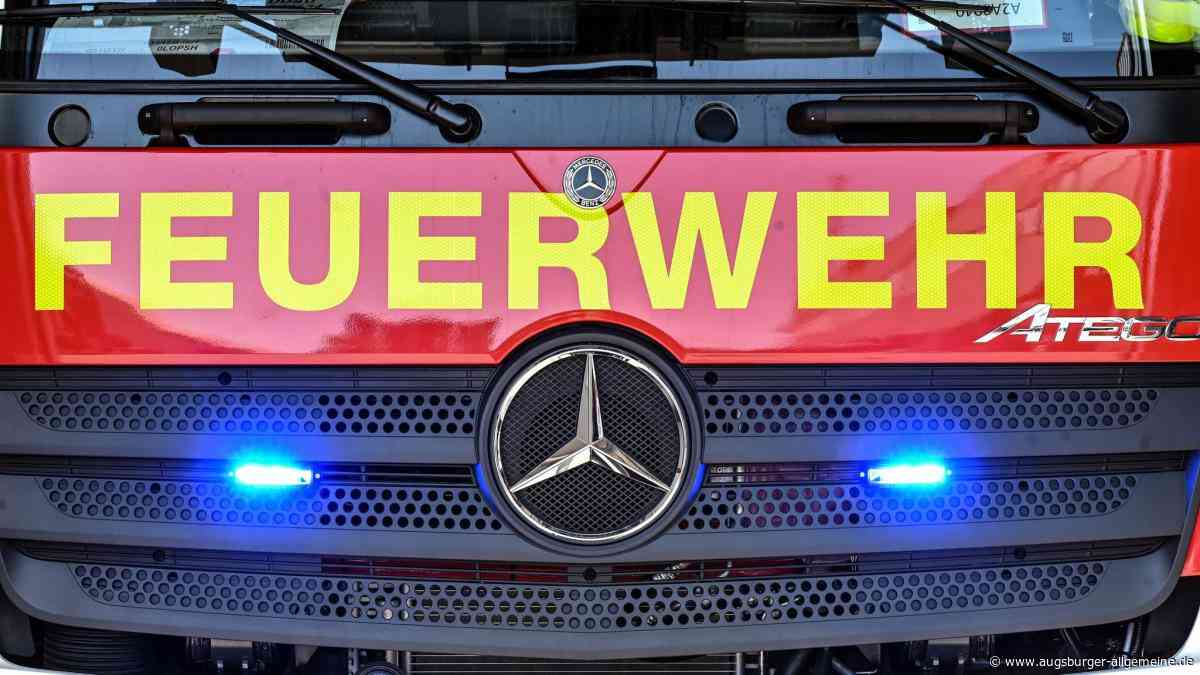 Feuerwehreinsatz wegen Küchenbrand, Mehrfamilienhaus betroffen