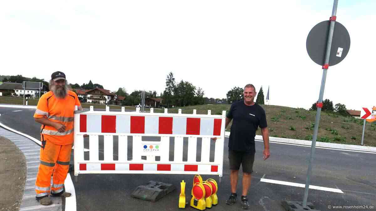 Freie Fahrt in Bruckmühl: Neuer Kreisverkehr ist komplett fertig