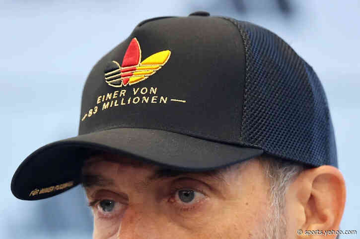 Jürgen Klopp jokes about Germany squad leaks: “Whoever guesses the last name gets one of these hats!”