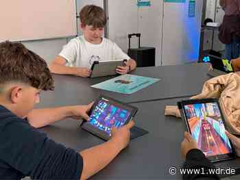 Hendrik Streeck spricht mit Schülern über Gaming-Sucht