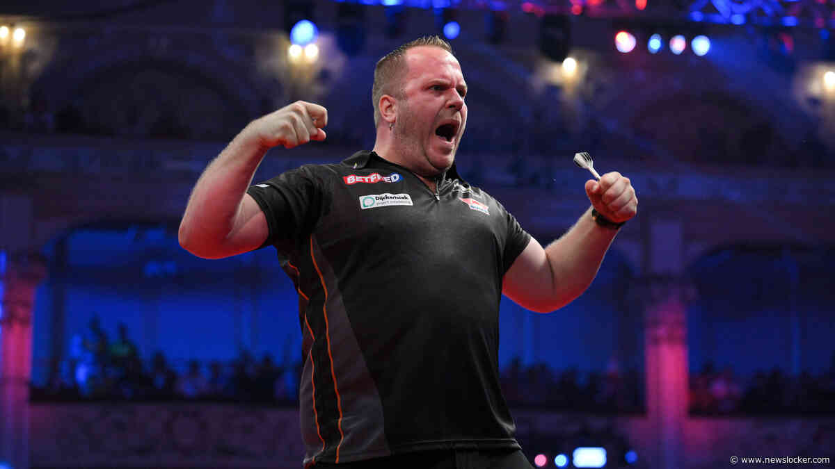 Nederlandse fans in AFAS Live ontploffen: Dirk van Duijvenbode naar tweede ronde World Series Finals na geweldige comeback