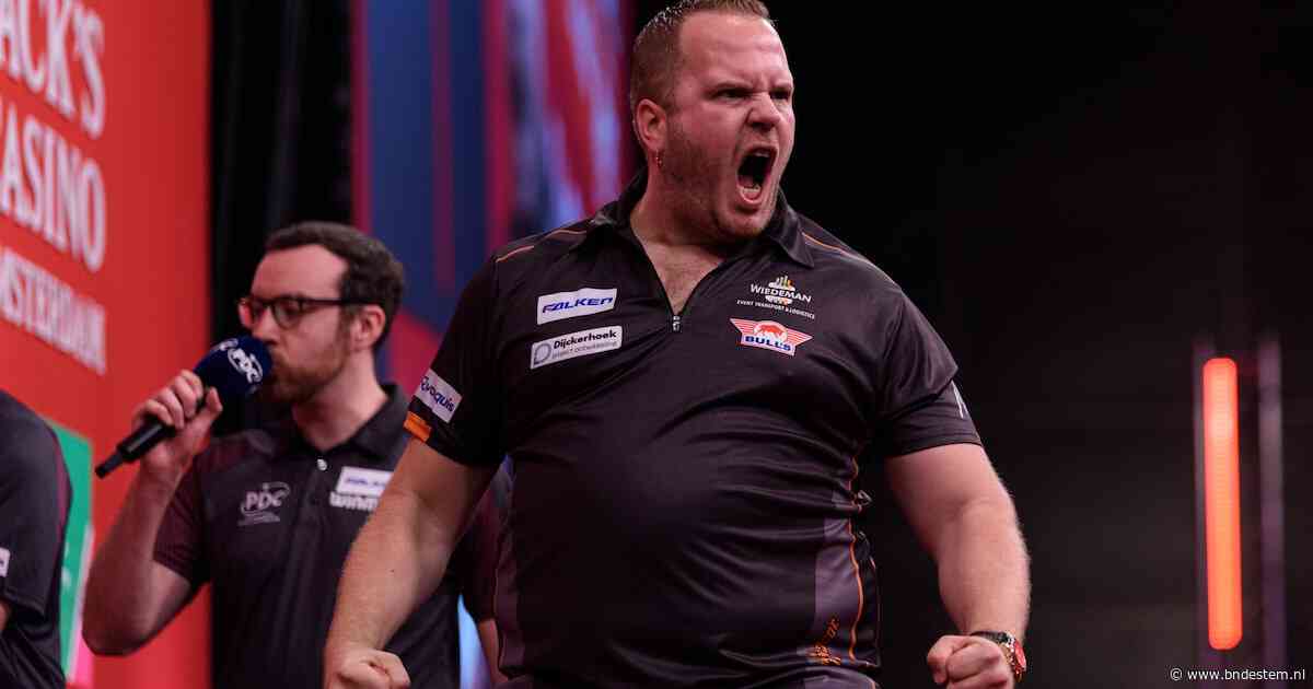LIVE World Series of Darts Finals | Dirk van Duijvenbode jubelt in Amsterdam: ‘Er is gewoon geen beter gevoel’