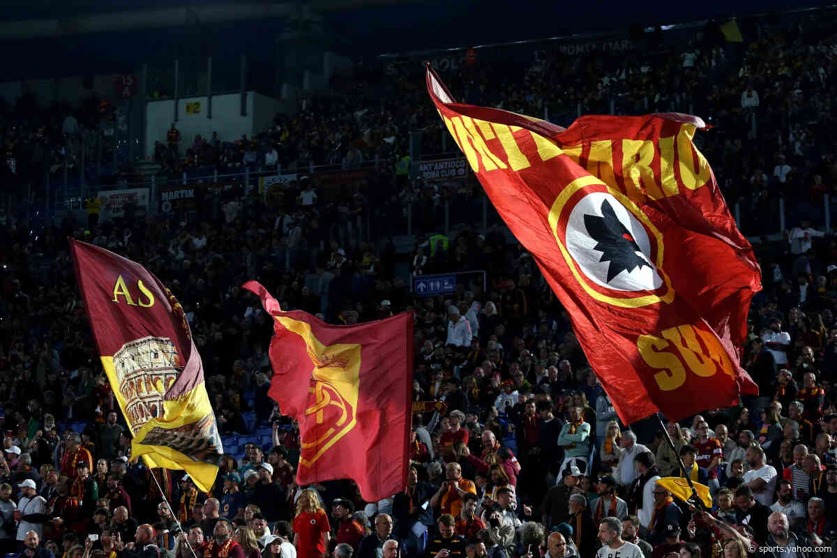 Sixteen Roma fans banned from Italian stadiums over fascist salute