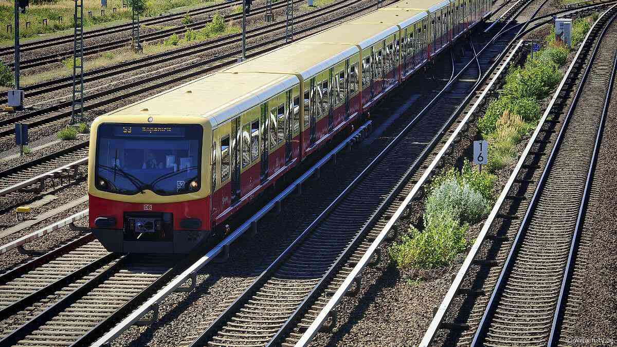 "Ich mag das hin und wieder" : Merz schwärmt von morgendlichen S-Bahn-Fahrten in Berlin