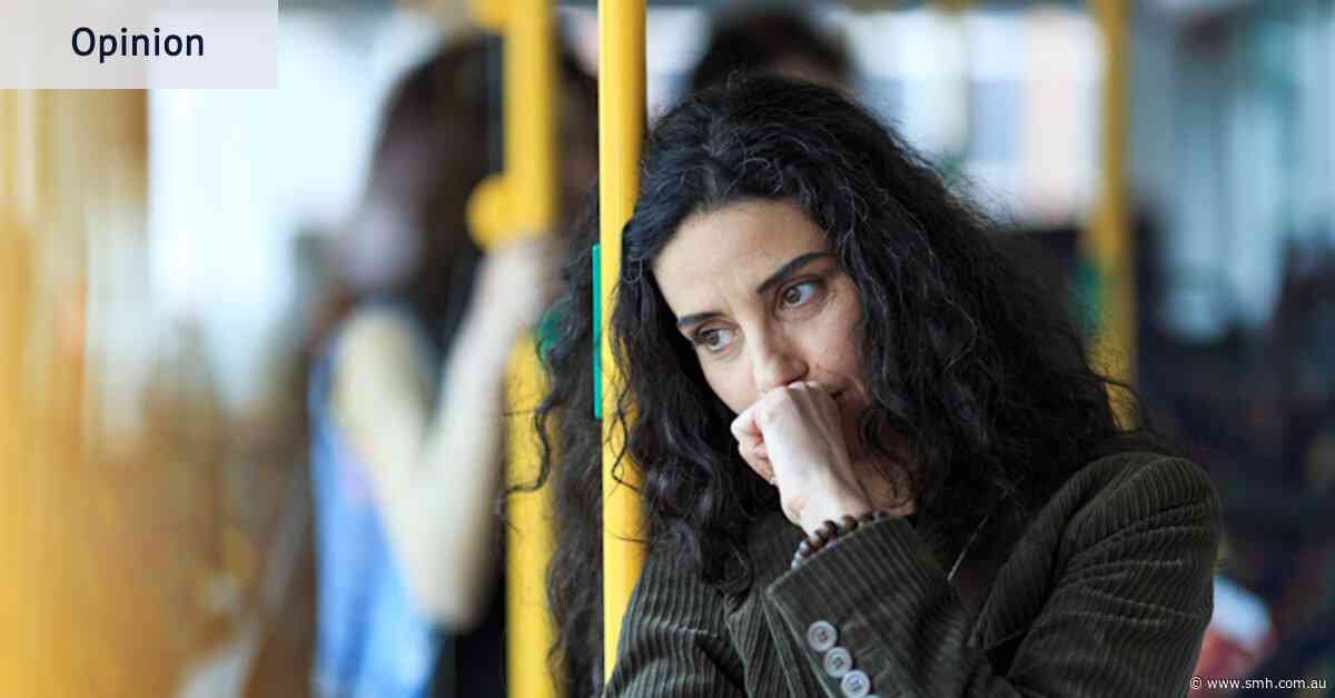 Why your closest friends probably won’t help you find a job