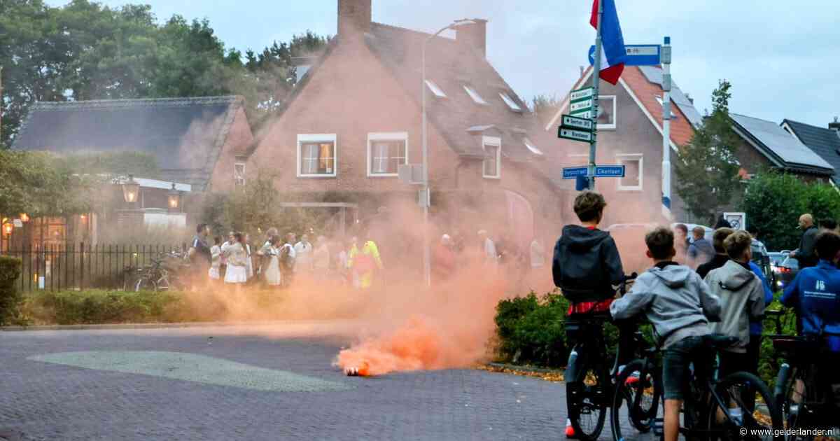 Vuurwerk en grote opkomst jongeren bij debat over komst azc in Opheusden