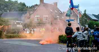 Vuurwerk en grote opkomst jongeren bij debat over komst azc in Opheusden