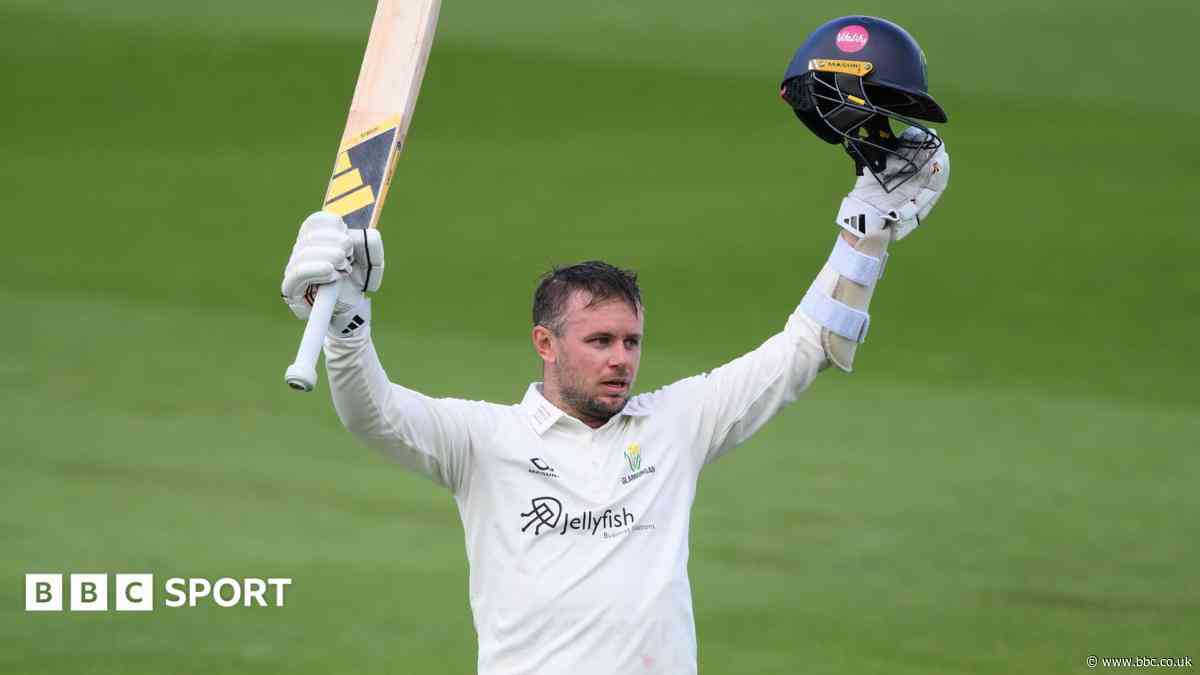 Crane moves Glamorgan towards safety against Surrey