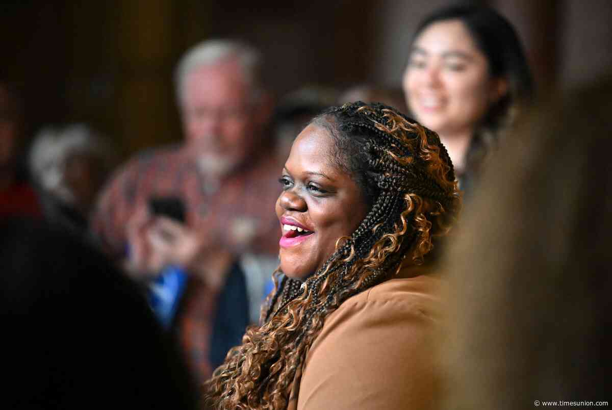 State senator's campaign paid sister she lives with amid money struggles