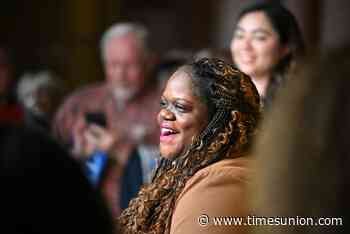State senator's campaign paid sister she lives with amid money struggles