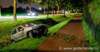 Auto belandt in greppel na eenzijdig ongeval bij Beuningen
