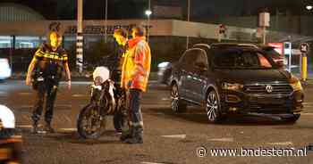 Motorrijder raakt gewond bij botsing met auto in Oosterhout, kruispunt deels afgesloten