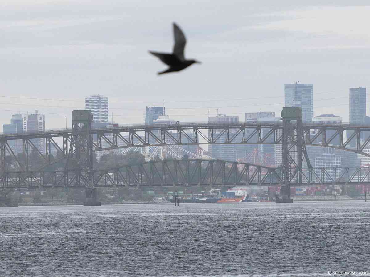 Crews responding after barge runs aground in North Vancouver
