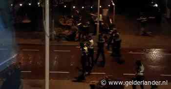LIVE | Burgemeester: twee arrestaties na azc-bijeenkomst • ME ingezet om orde te herstellen