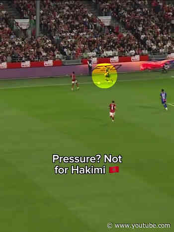 What a nutmeg! 😳 #football #ligue1 #sports #psg #footballshorts #soccer #foot #shorts #skills