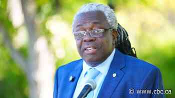 Mayoral candidate Don Woodstock promises discounted parking for Winnipeg students