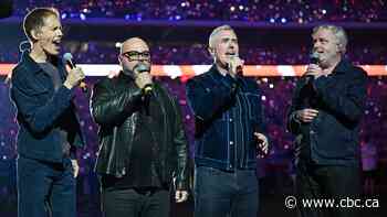 Barenaked Ladies sing O Canada at Buffalo Bills home opener