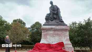 Marooned Lord Byron statue returns to Hyde Park