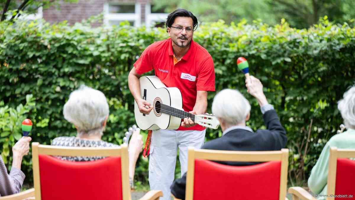 Gemeinsames Musizieren: So erreicht ein Pfleger aus Billstedt Menschen mit Demenz