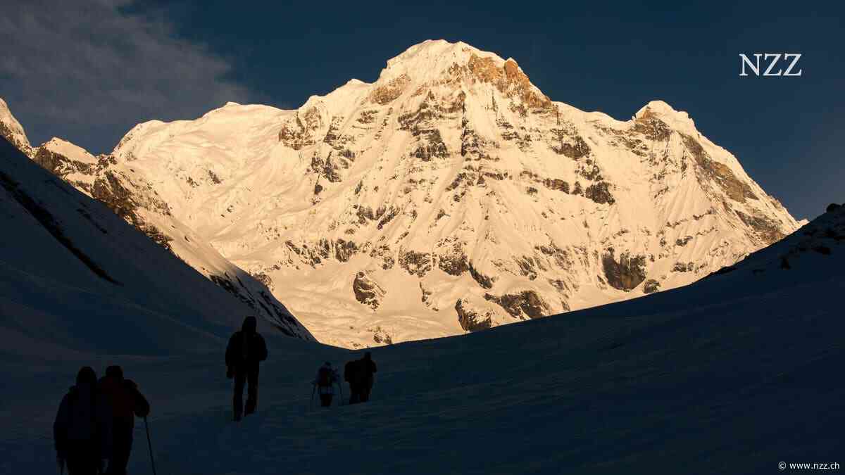Ein Glarner Bergführer lässt an der Annapurna einen Sherpa allein zurück. Nur mit Glück überlebt dieser