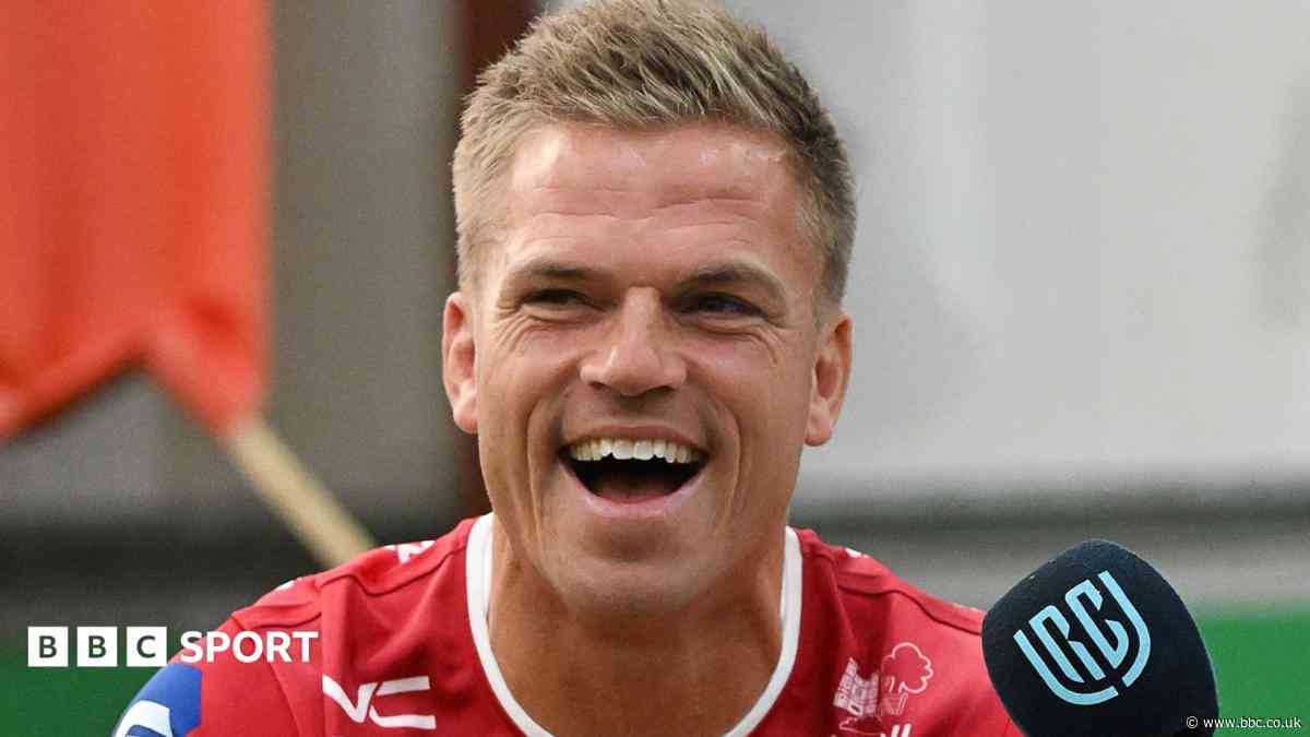 Anscombe happy to play Scarlets supporting role