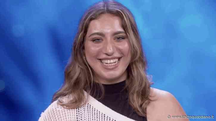 “Mio padre dice che i talent show sono sciocchezze e che ci vanno i raccomandati. Non era d’accordo che fossi qui a X Factor, ma io ci credo”: la storia (e la voce) di Patrizia Napolano strappa quattro “Sì” ai giudici