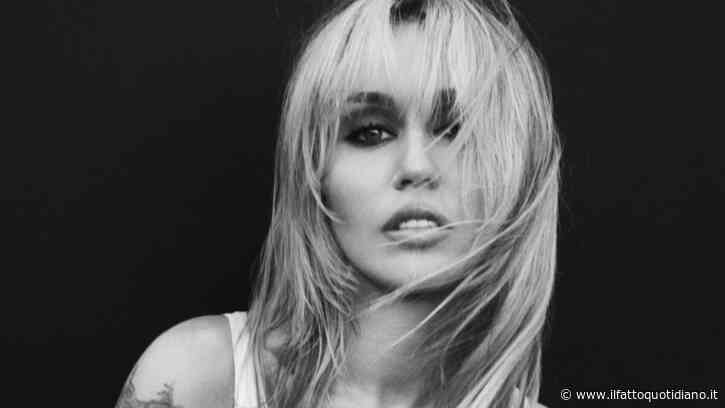 “Volevo salvare l’innocenza di mia sorella, bisogna proteggere chi si ama”: Miley Cyrus familiare e fragile nel nuovo album “Bass Persuades”. Poi trasforma l’amore in una nuova religione (blasfema)