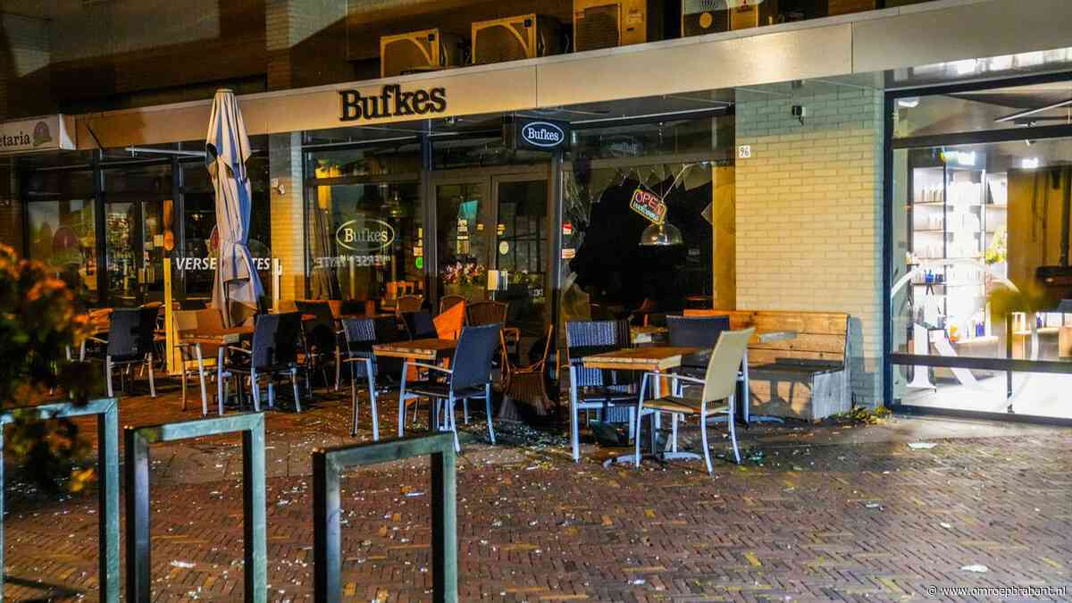 Explosie bij broodjeszaak in Geldrop, veel schade aan het pand
