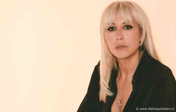 “Saranno i nostri figli a doversi occupare di noi da vecchi. L’amore è bello, ma Villa Arzilla non si paga da sola. Oggi c’è un’epidemia di valutazioni frettolose, basate solo su ciò che si vede”: Malika Ayane tra ironia e riflessioni