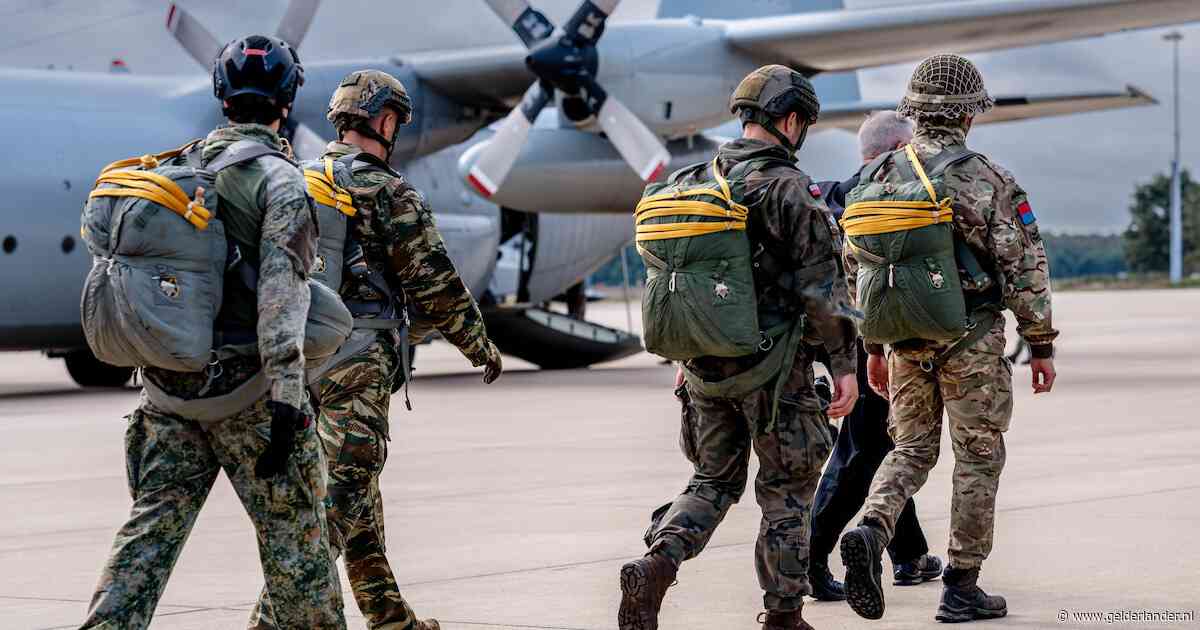 Soldaten uit Navo-landen oefenen om beter samen te werken, met als kers op de taart de luchtlandingen bij Ede