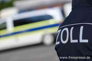 Hauptzollamt in Zwickau: Unbekannte schlagen Scheiben ein