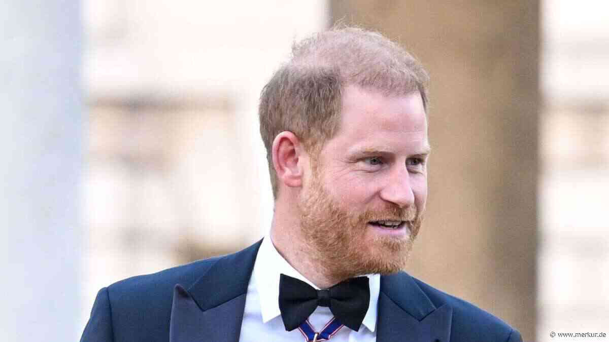 Harry strahlt im Smoking – Kate und William sammeln derweil Müll am Strand