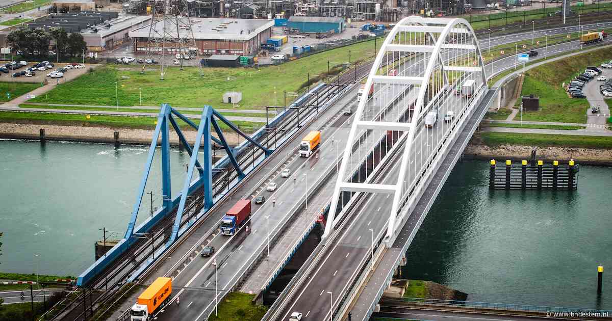 Woede om problemen Suurhoffbrug: ‘Grootste haven van Europa wordt geraakt door één slecht onderhouden brug’