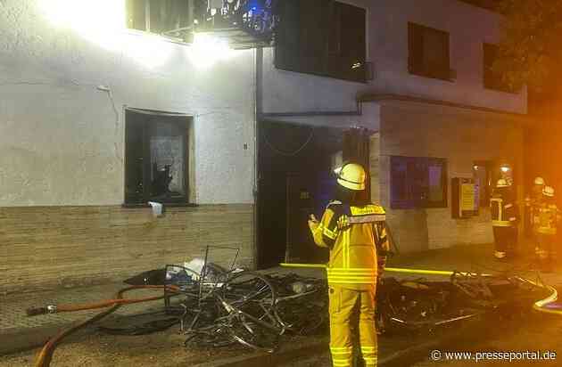 FW Speyer: Sperrmüllbrand bedroht Wohnung - eine Person leicht verletzt