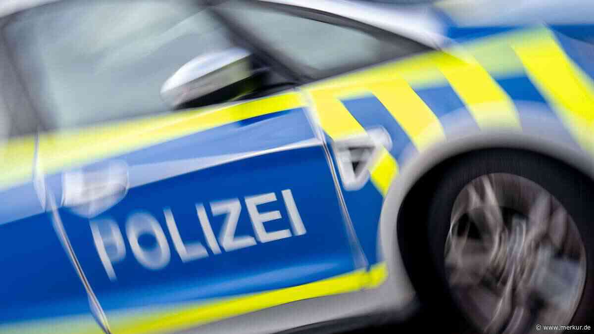 Frau schlägt Kleinkind im Buggy mit Faust – und verschwindet mit Zug