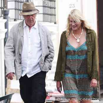 Neil Young describes his love for Daryl Hannah in new song