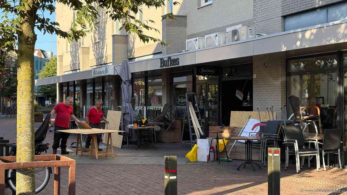Explosie vernielt gevel van broodjeszaak Geldrop, eigenaresse emotioneel