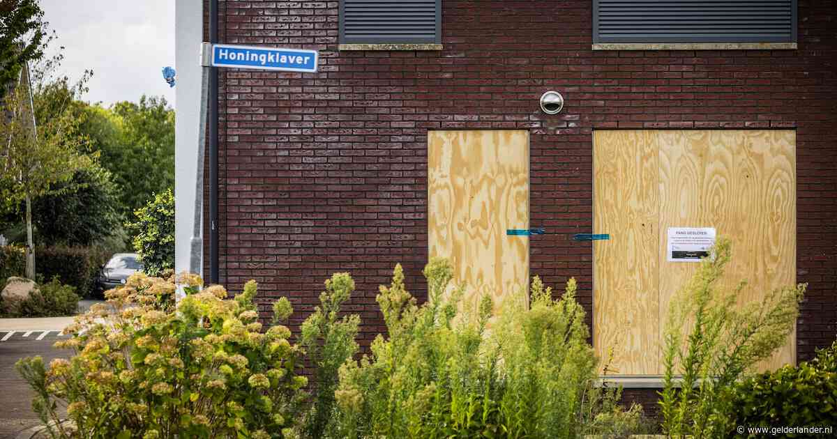 Na geweld rond Jan G. moet ook tweede woning in Overasselt langer op slot blijven, zo besluit burgemeester