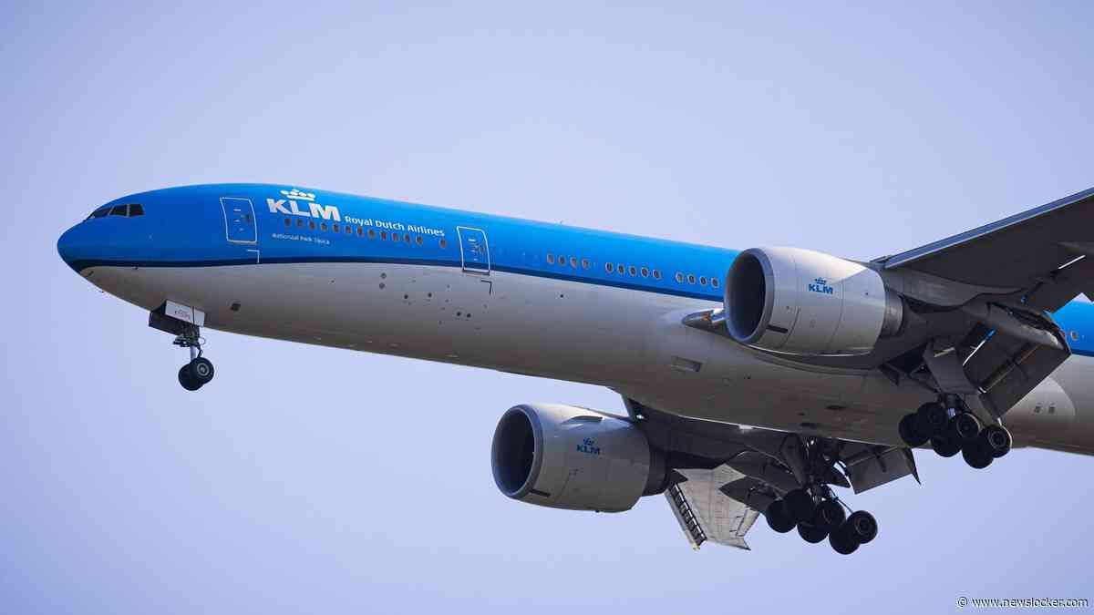 Powerbank van oud-directeur KLM vliegt in brand aan boord: ’Vlammen tot aan het plafond’