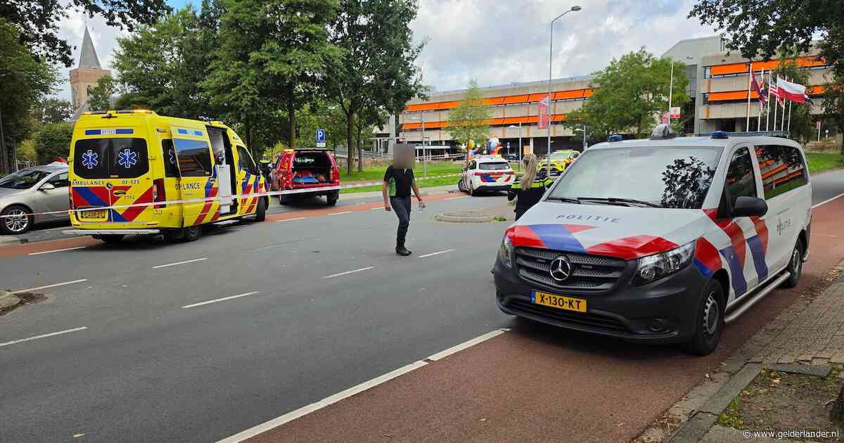 Dode bij ernstig ongeluk pal voor gemeentehuis Ede