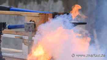 Lithium-Ionen-Akkus brennen in Bamberg – Feuerwehr muss Wertstoffhof-Tor aufschneiden