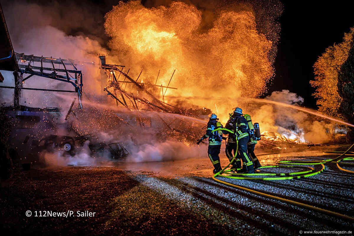 Stallung in Flammen: Feuerwehr schützt angrenzendes Wohnhaus
