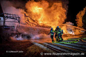 Stallung in Flammen: Feuerwehr schützt angrenzendes Wohnhaus