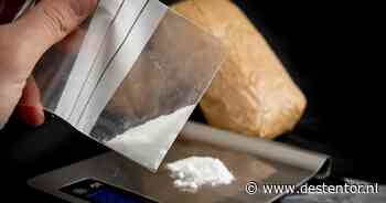 Is hij met zijn 20 jaar, wonend bij zijn moeder, al een grote jongen in de drugs?