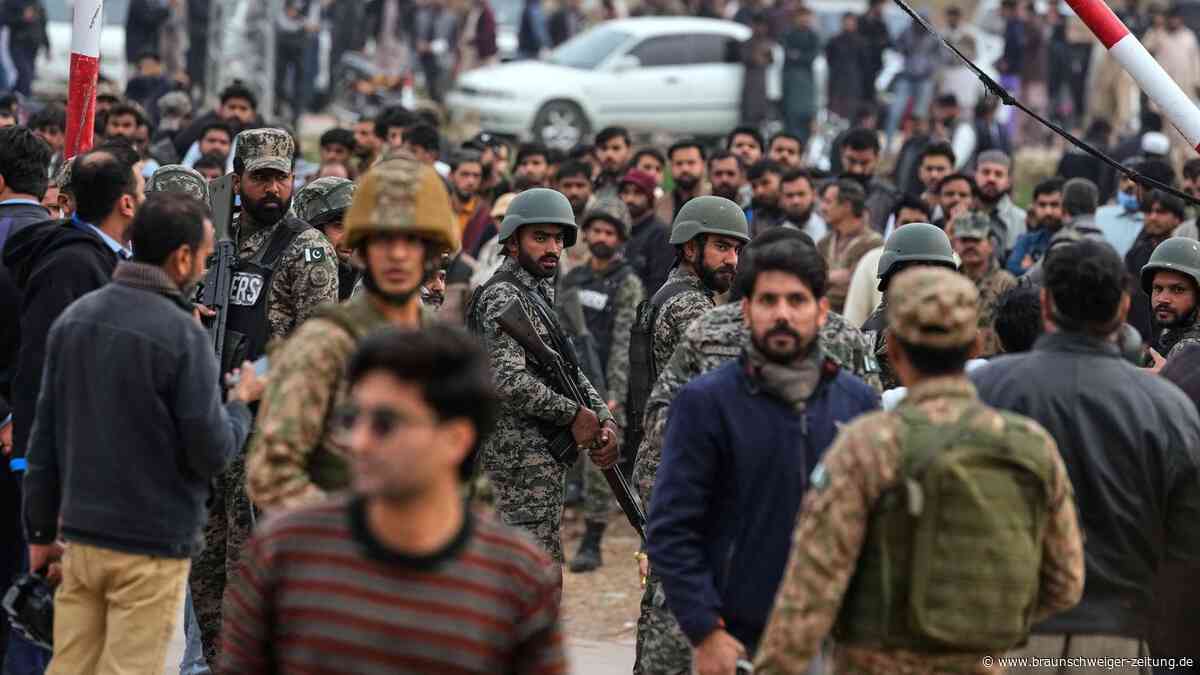 Explosion in Pakistan: 14 Tote bei Anschlag auf Polizeiwache