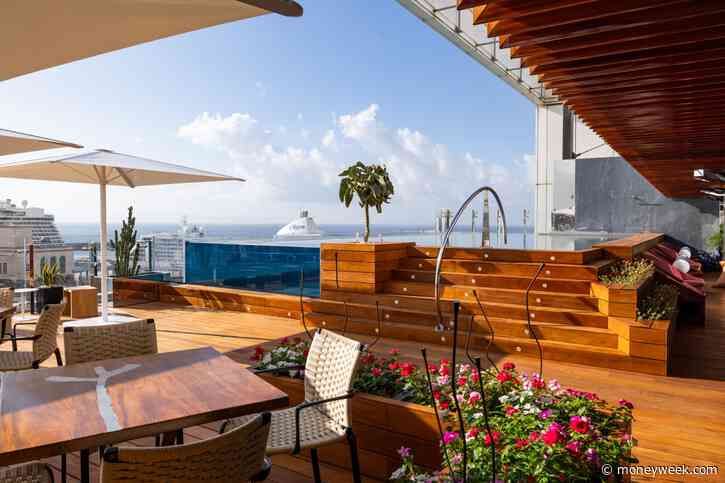 ROMEO Napoli makes for a luxurious stay in southern Italy